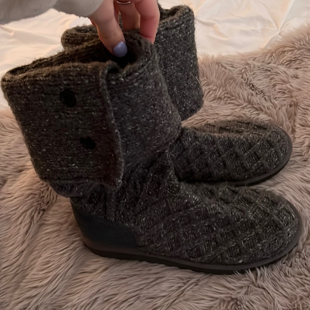 UGG BOOTS